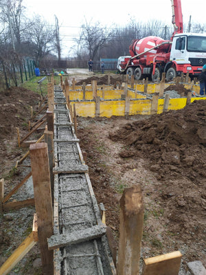 Maison en métal à Snagov de 162 mètres carrés, coffrage, renforcement et coulée des poutres de fondation thumbnail