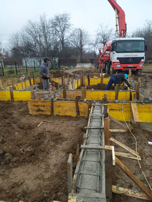 Maison en métal à Snagov de 162 mètres carrés, coffrage, renforcement et coulée des poutres de fondation thumbnail