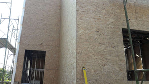 Maison modèle en construction au stade du système d'isolation thermique thumbnail
