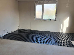Maison sur un squelette métallique étape de montage du chauffage par le sol thumbnail