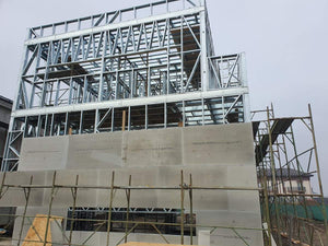 Maison en structure métallique à Otopeni, revêtement extérieur en fibrociment thumbnail