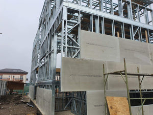 Maison en structure métallique à Otopeni, revêtement extérieur en fibrociment thumbnail