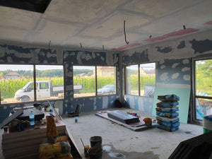 Ponçage des murs et des plafonds de la maison en métal de 320 mètres carrés à Snagov thumbnail