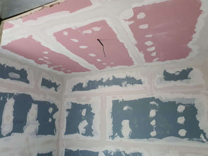 Ponçage des murs et des plafonds de la maison en métal de 320 mètres carrés à Snagov thumbnail