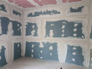 Ponçage des murs et des plafonds de la maison en métal de 320 mètres carrés à Snagov thumbnail