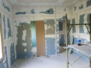 Ponçage des murs et des plafonds de la maison en métal de 320 mètres carrés à Snagov thumbnail