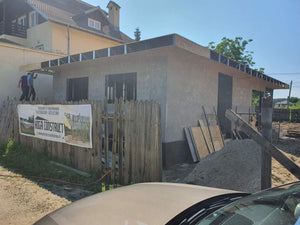 Construction d'une maison de 116 mètres carrés en phase de fermeture extérieure avec revêtement en fibrociment thumbnail