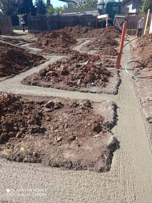 Construction d'une maison de 116 mètres carrés, coulée de la semelle de fondation en béton B250 thumbnail