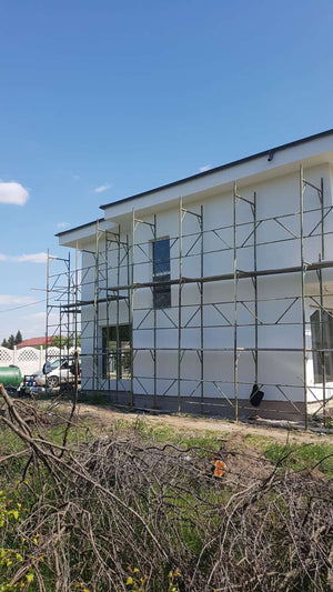 Construction d'une maison de 155 mètres carrés, application d'un enduit décoratif structuré thumbnail