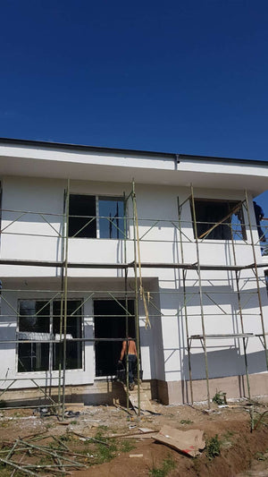 Construction d'une maison de 155 mètres carrés, application d'un enduit décoratif structuré thumbnail