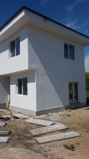 Construction d'une maison de 155 mètres carrés, application d'un enduit décoratif structuré thumbnail