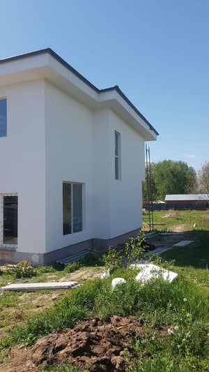 Construction d'une maison de 155 mètres carrés, application d'un enduit décoratif structuré thumbnail