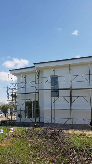 Construction d'une maison de 155 mètres carrés, application d'un enduit décoratif structuré thumbnail