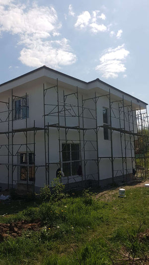 Construction d'une maison de 155 mètres carrés, application d'un enduit décoratif structuré thumbnail