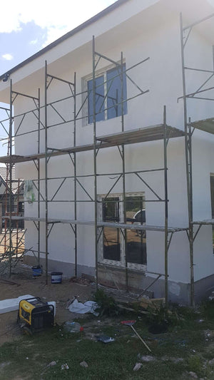 Construction d'une maison de 155 mètres carrés, application d'un enduit décoratif structuré thumbnail