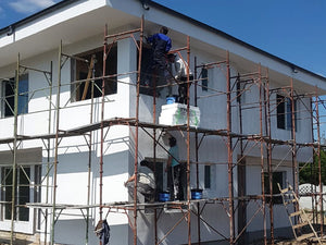 Construction d'une maison de 155 mètres carrés, application d'un enduit décoratif structuré thumbnail