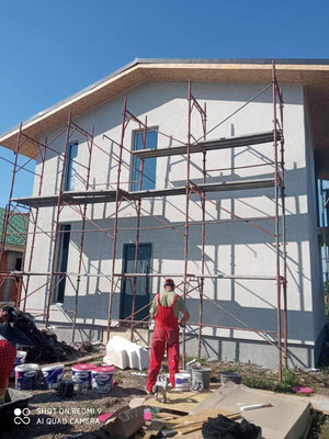 Construction d'une maison avec façades finalisées avec enduit décoratif extérieur thumbnail