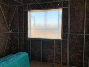 Construction d'une maison en métal, isolation en laine de roche des murs intérieurs thumbnail