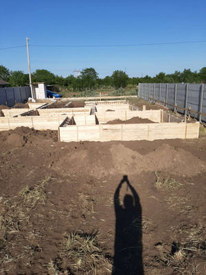 Construction d'une maison de plain-pied de 120 mètres carrés à Braila, coffrage et armature de la fondation thumbnail