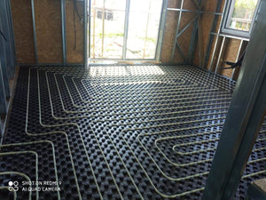 Construction d'une maison avec système de chauffage par le sol au rez-de-chaussée et à l'étage thumbnail