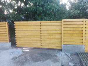 Construction d'un mur de clôture en béton et en bois GA03 thumbnail