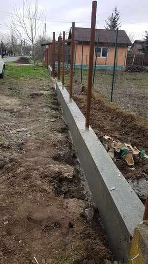 Construction du socle en béton armé pour le mur de clôture g06 thumbnail