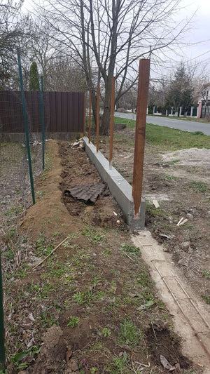 Construction du socle en béton armé pour le mur de clôture g06 thumbnail