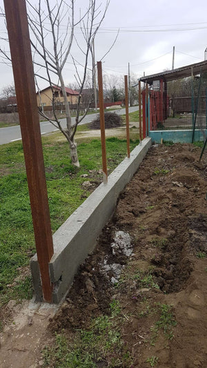 Construction du socle en béton armé pour le mur de clôture g06 thumbnail