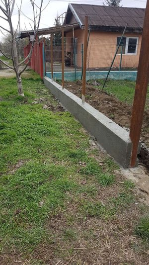 Construction du socle en béton armé pour le mur de clôture g06 thumbnail