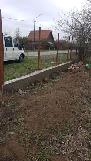 Construction du socle en béton armé pour le mur de clôture g06 thumbnail