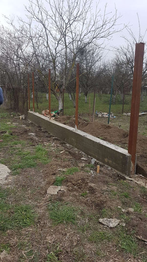 Construction du socle en béton armé pour le mur de clôture g06 thumbnail