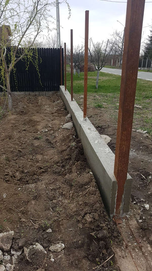 Construction du socle en béton armé pour le mur de clôture g06 thumbnail