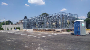 Construction d'un hangar de 240 mètres carrés, montage de la structure métallique thumbnail