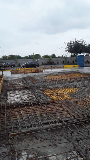 Construction d'un hangar métallique de 240 mètres carrés, coulée de la dalle de fondation thumbnail