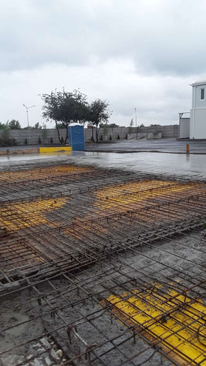 Construction d'un hangar métallique de 240 mètres carrés, coulée de la dalle de fondation thumbnail