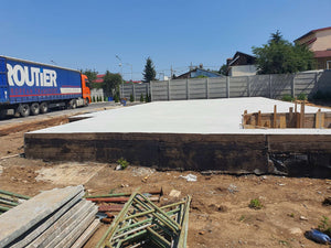 Construction d'un hangar métallique de 240 mètres carrés, coulée de la dalle de fondation thumbnail