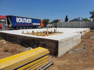 Construction d'un hangar métallique de 240 mètres carrés, coulée de la dalle de fondation thumbnail