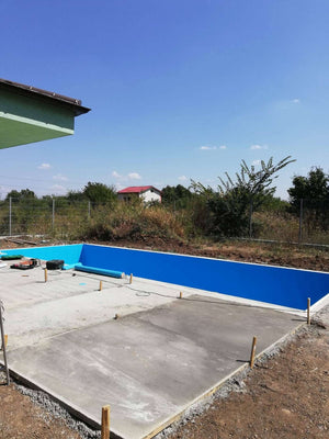 Construction d'une piscine de 48 mètres carrés pour un projet de maison thumbnail