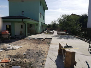 Construction d'une piscine de 48 mètres carrés pour un projet de maison thumbnail
