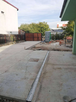 Construction d'une piscine de 48 mètres carrés pour un projet de maison thumbnail