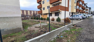 Construction du socle et des poteaux pour le projet de clôture du terrain thumbnail