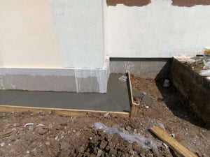 Construction de trottoirs périphériques pour un projet de maison à Saftica thumbnail