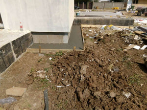 Construction de trottoirs périphériques pour un projet de maison à Saftica thumbnail