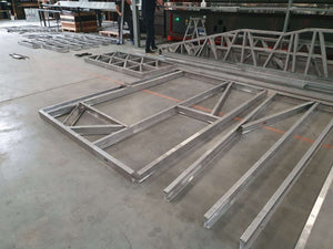 Découpe du projet de maison sur structure métallique et pré-assemblage en usine thumbnail