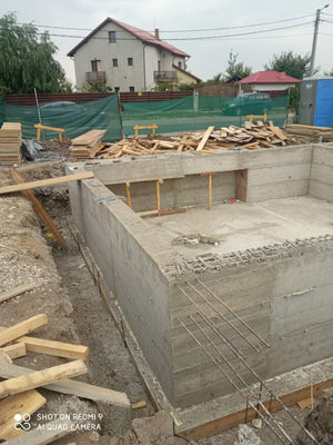 Démoulage du sous-sol de la fondation de la maison sur structure métallique de 420 mètres carrés thumbnail
