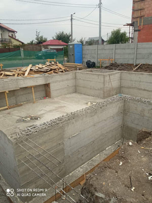 Démoulage du sous-sol de la fondation de la maison sur structure métallique de 420 mètres carrés thumbnail
