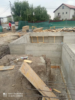 Démoulage du sous-sol de la fondation de la maison sur structure métallique de 420 mètres carrés thumbnail