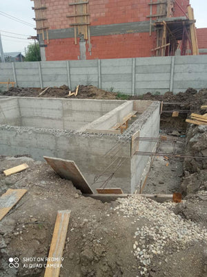 Démoulage du sous-sol de la fondation de la maison sur structure métallique de 420 mètres carrés thumbnail