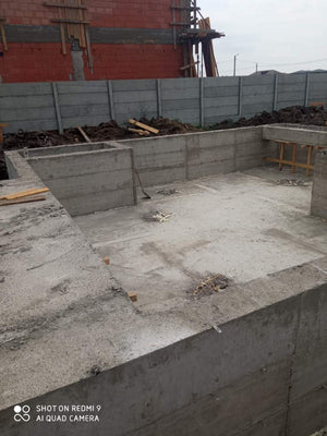 Démoulage du sous-sol de la fondation de la maison sur structure métallique de 420 mètres carrés thumbnail