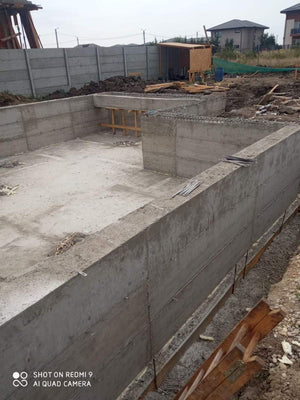 Démoulage du sous-sol de la fondation de la maison sur structure métallique de 420 mètres carrés thumbnail